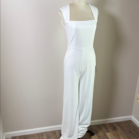 NWT Lulus Enticing Endeavors Square Neck Wide Leg Jumpsuit White Size M - Picture 2 of 13